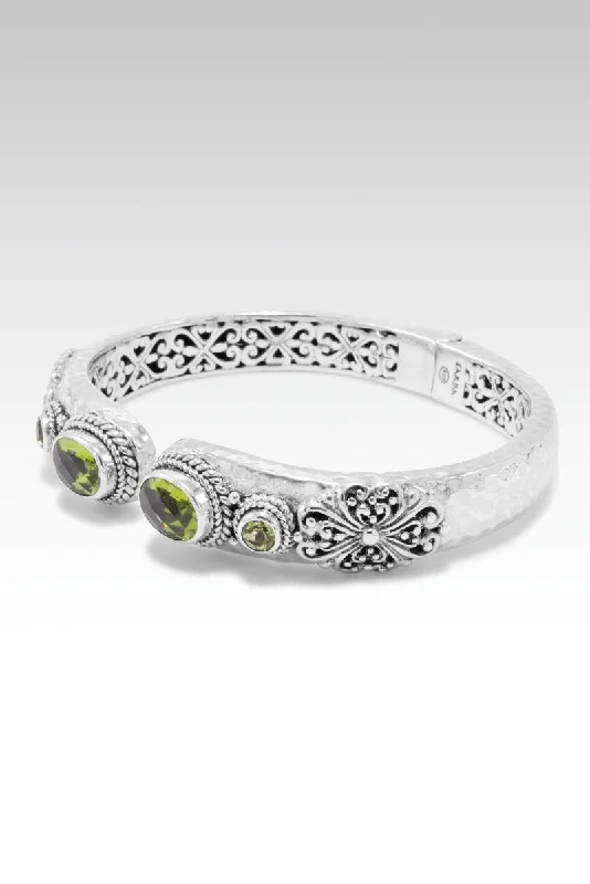 Bracelets with carved rose quartz for romance -Wondrous Grace Tip-to-Tip Bracelet™ in Peridot