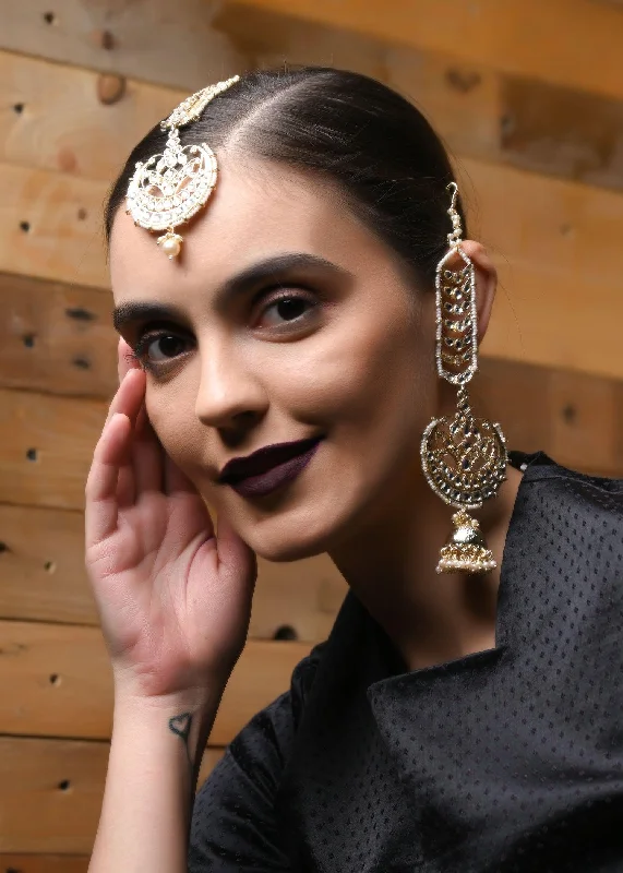 Rings with rough moonstone for natural beauty -Odette Women Traditional Rhinestone Earring & Mang Tikka Set