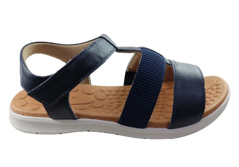 Stylish sandals for women with unique buckle details and flat design-Usaflex Arwen Womens Comfortable Leather Sandals Made In Brazil