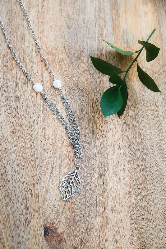 Beautiful necklaces and pendants with gemstone teardrops for an elegant effect-Pearl and Leaf Necklace