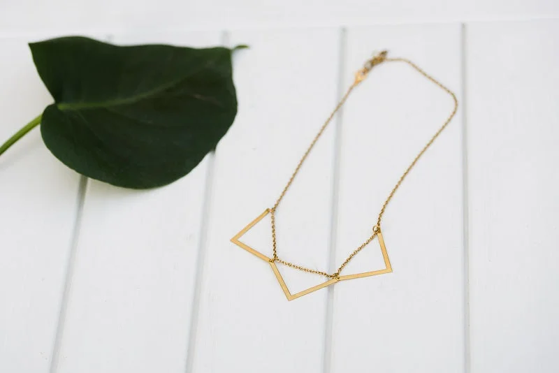 Best necklaces and pendants with oval pendants for a classic, elegant shape-Short Soleil Necklace